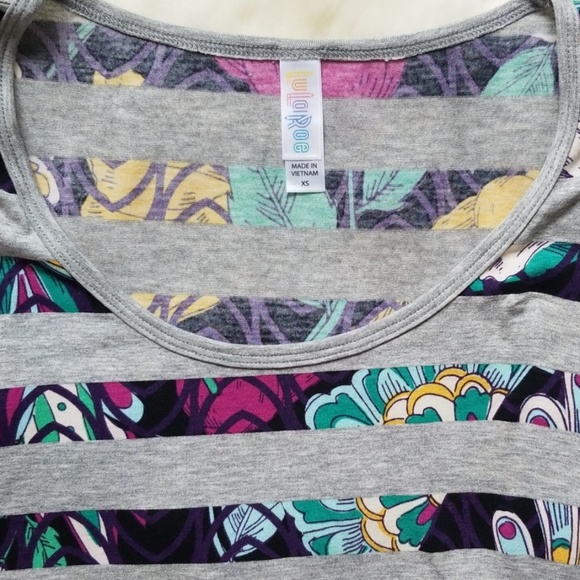 LulaRoe LYNNAE TOP XS - Picture 3 of 3
